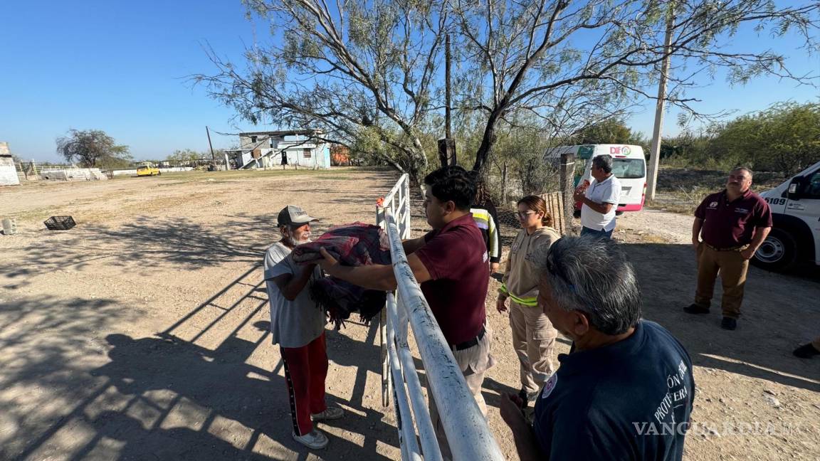 Más que calor: DIF Frontera lleva sonrisas a los niños y algo de abrigo a los adultos mayores