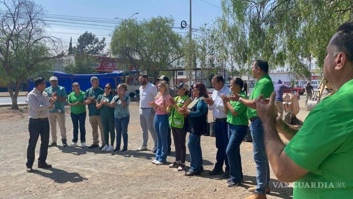 $!Representantes de Saltillo Verde, el Municipio y la empresa MaxiHome participaron en la supervisión de la plantación, firmando el acta oficial del compromiso ambiental.