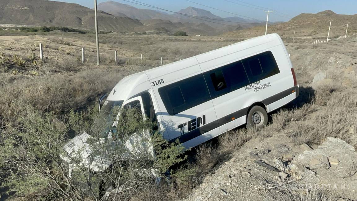 Dormita y sale del camino en carretera a Monclova; deja varios lesionados