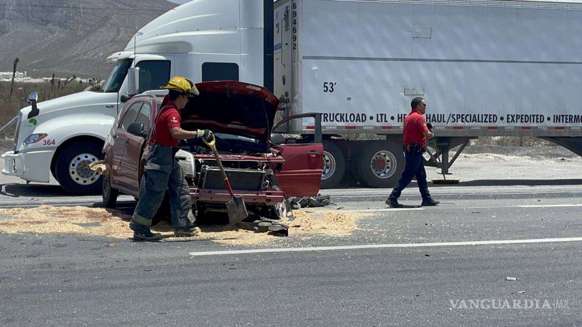 ‘Gringo’ se equivoca de carril, trata de retornar y provoca accidente en carretera Sal-Mon; dos resultan lesionados