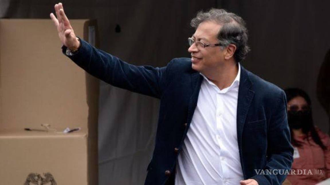 AMLO felicita a Gustavo Petro por triunfo, ‘puede ser la aurora para Colombia’