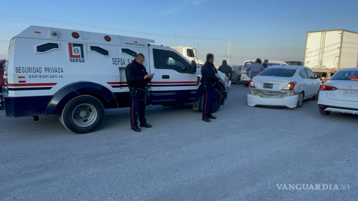 Choca por alcance camioneta de valores en el libramiento OFT