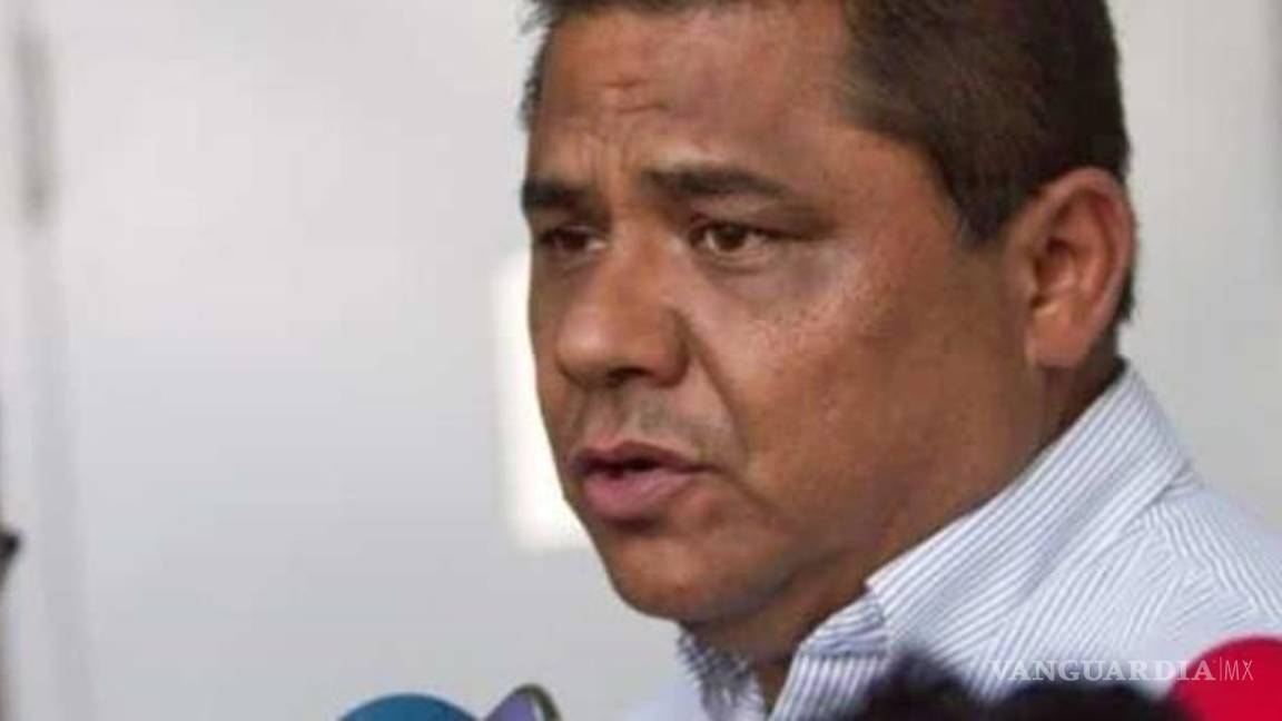 $!El padre de Debanhi fue acompañado de su esposa, de sus abogados y de un perito de Naciones Unidas, el cual dijo hizo la exhumación para ratificar la causa de muerte