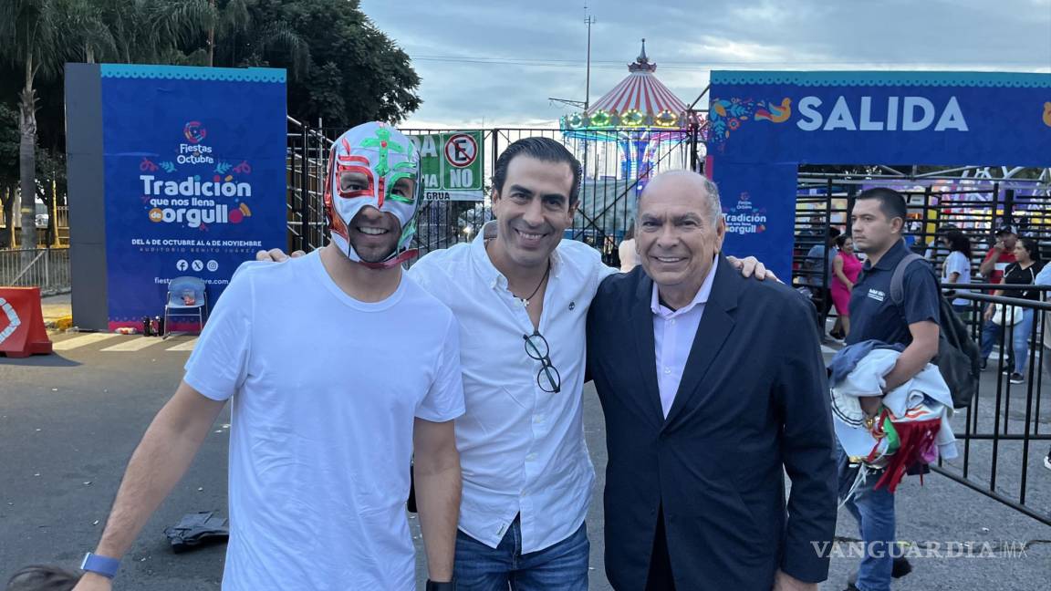 ¿Checo Pérez ahora es luchador? El piloto sorprendió enmascarado en una función de Lucha Libre AAA