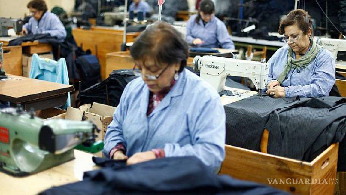 Más mujeres aceptan jornadas extensas de 56 horas de trabajo semanal para mejorar sus ingresos