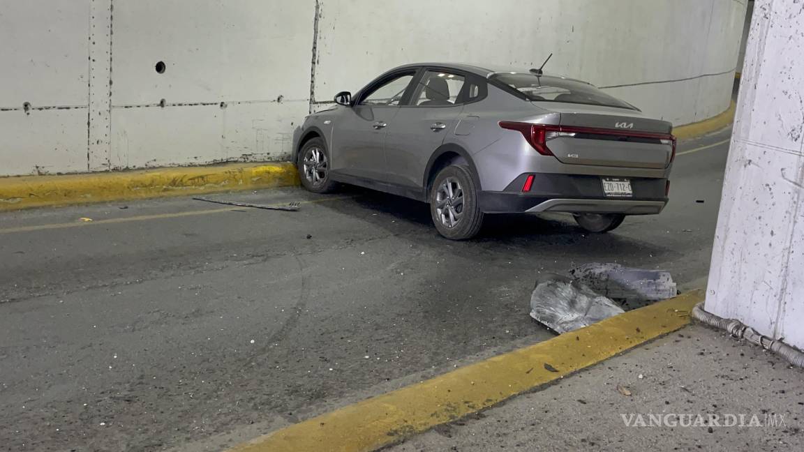 Saltillo: se salvan jóvenes de volcar en ‘El Sarape’ tras presunto cerrón