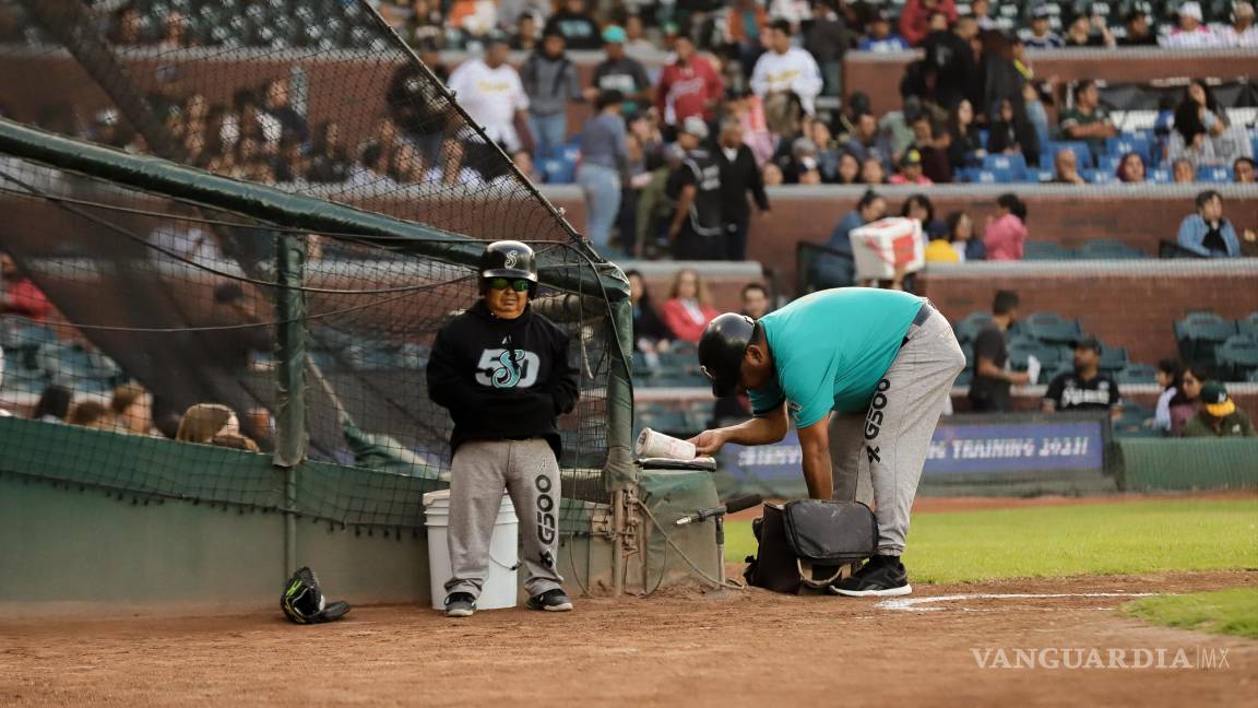 $!Morales y Romero buscan siempre tener todo en orden para el equipo.