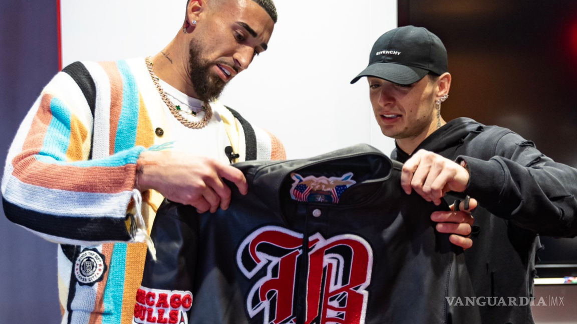 ‘Y una gorra de los Toros’: Peso Pluma visita a los Bulls de Chicago y causa furor