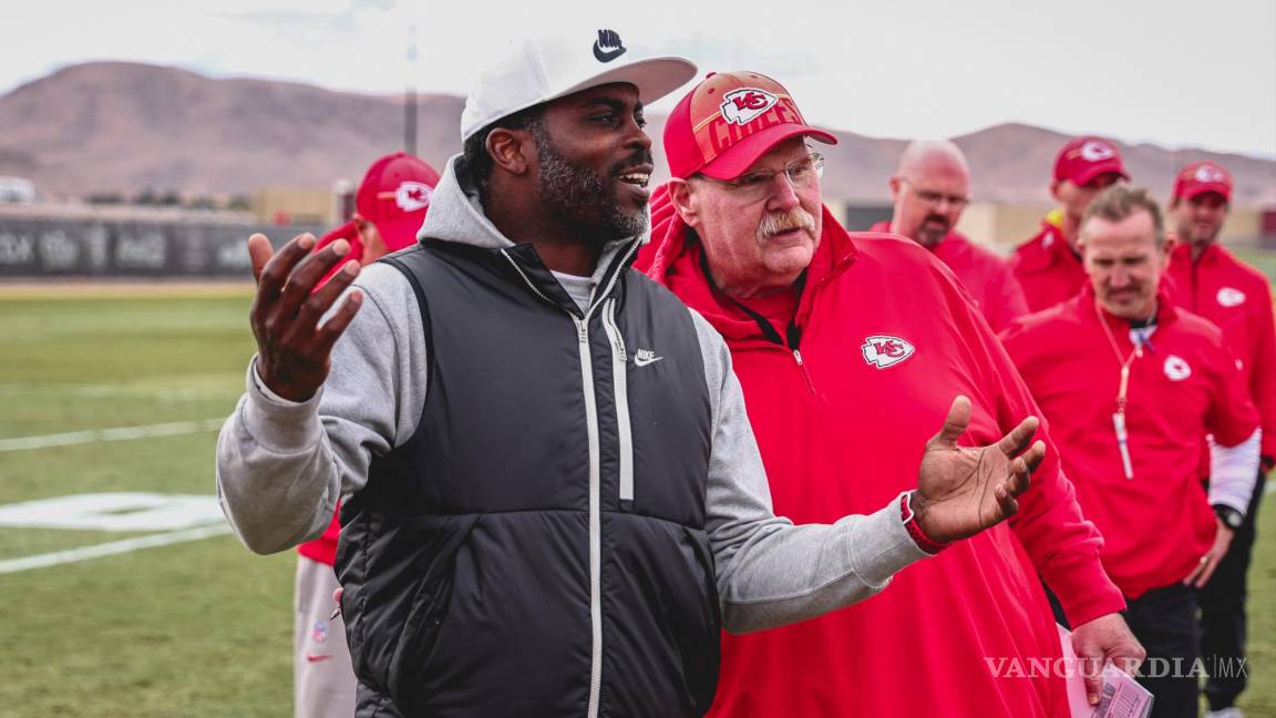 Michael Vick ‘supervisa’ la última práctica de los Chiefs de Kansas City rumbo al Super Bowl LVIII
