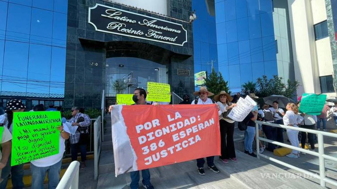 Protestan víctimas del crematorio Plenitud en Ciudad Juárez, exigen justicia a la FGE