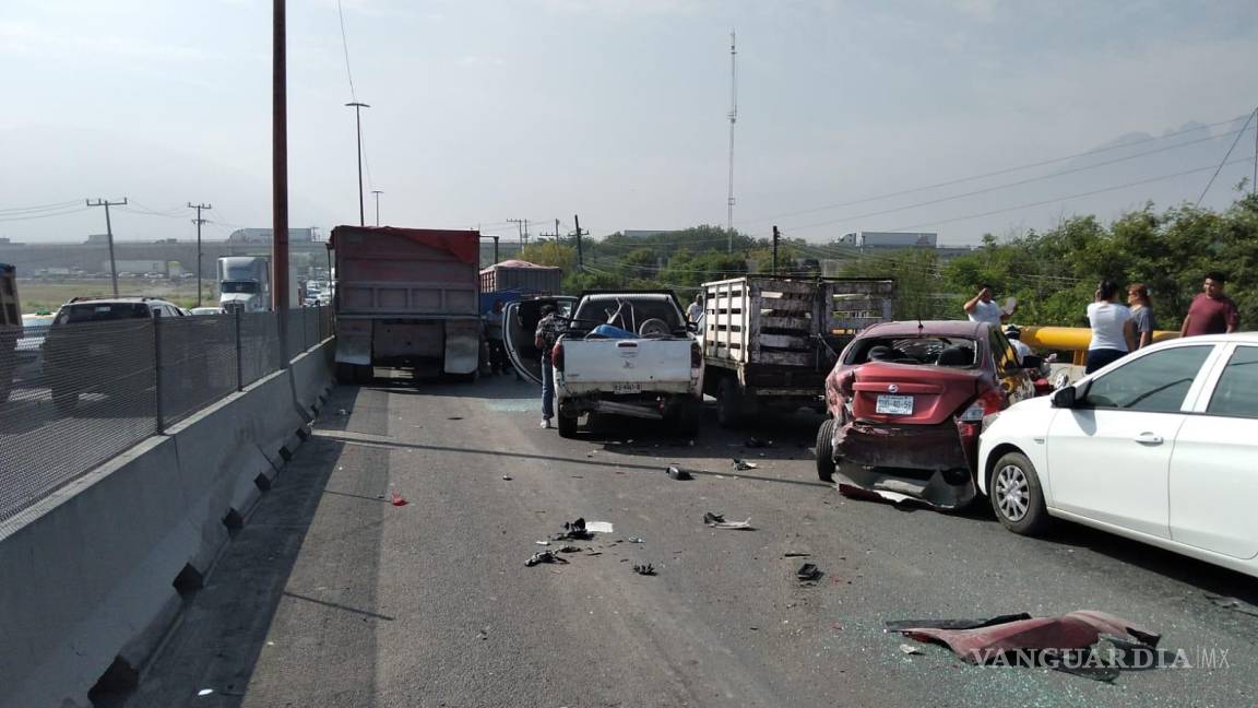 Aparatoso accidente en Nuevo León entre tres tráileres y nueve vehículos particulares