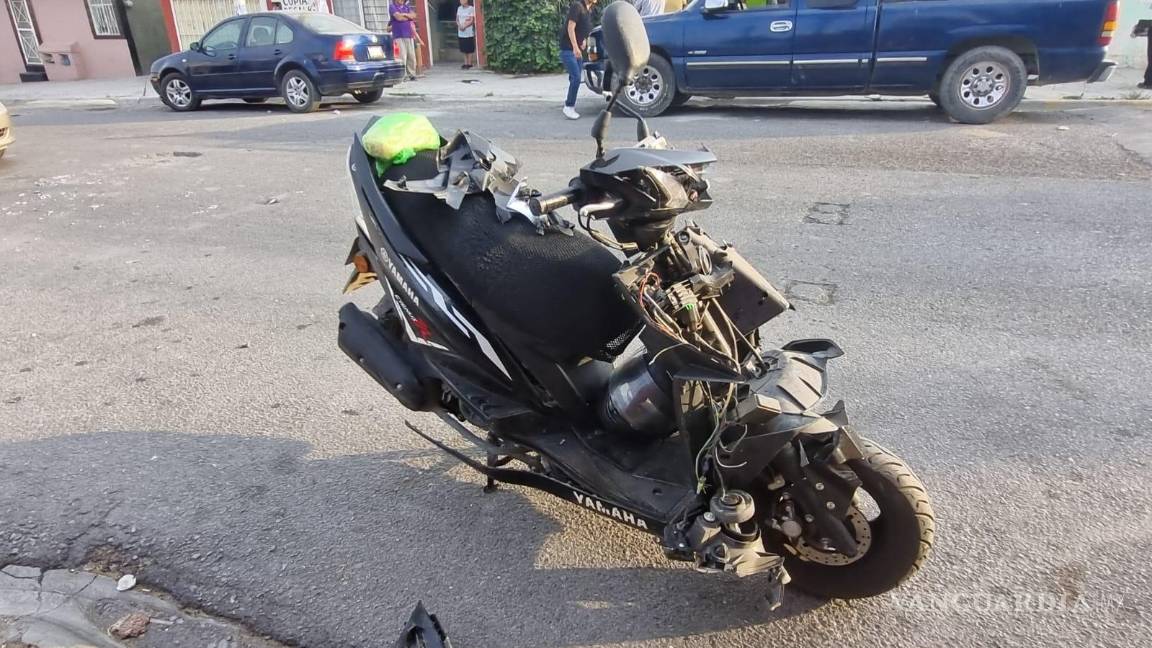 Chocan y tumban a motociclista en Saltillo; se encuentra delicado de salud