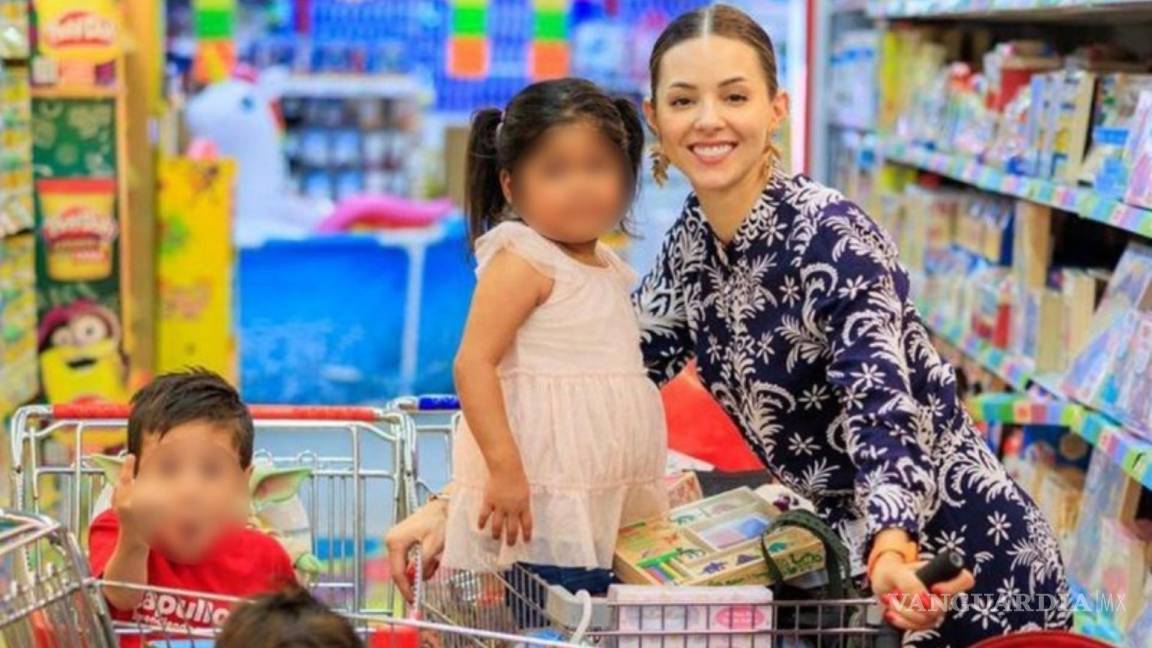 Compra juguetes Mariana Rodríguez a niños del DIF Capullos que regresarán con su familia