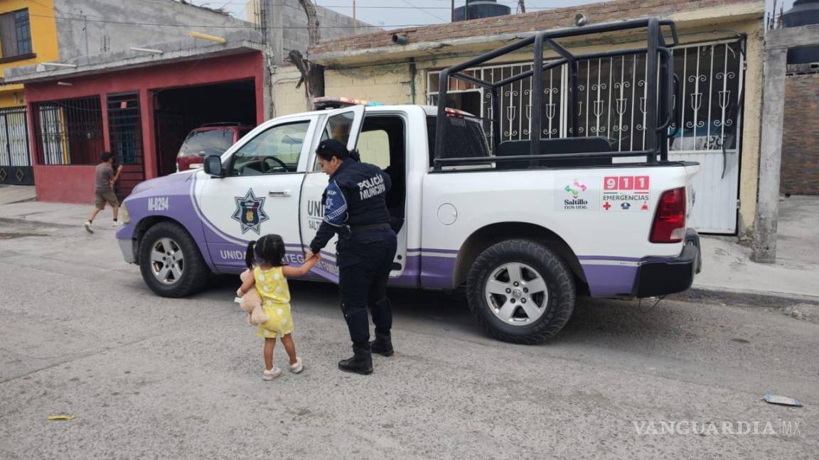 Aseguran a niña de 3 años que deambulaba sola por el Periférico, en Saltillo