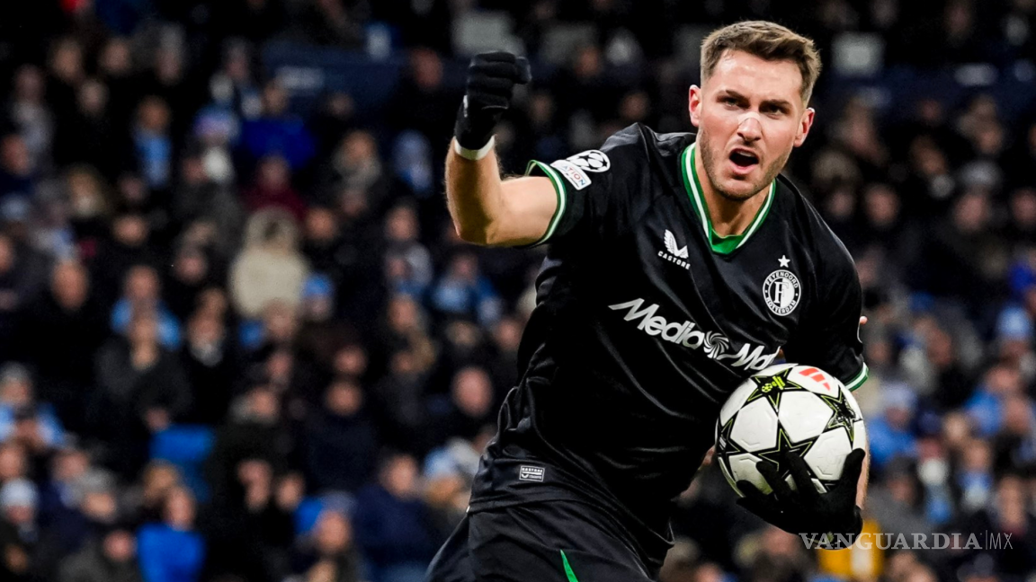 Santiago Giménez regresa con gol y lidera el empate del Feyenoord ante el Manchester City