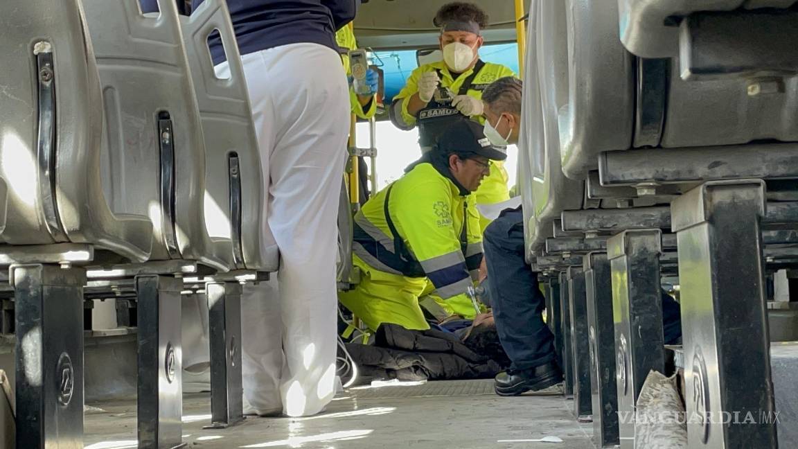 Sorprende la muerte a chofer de la ruta Mirasierra mientras circulaba por el Centro de Saltillo
