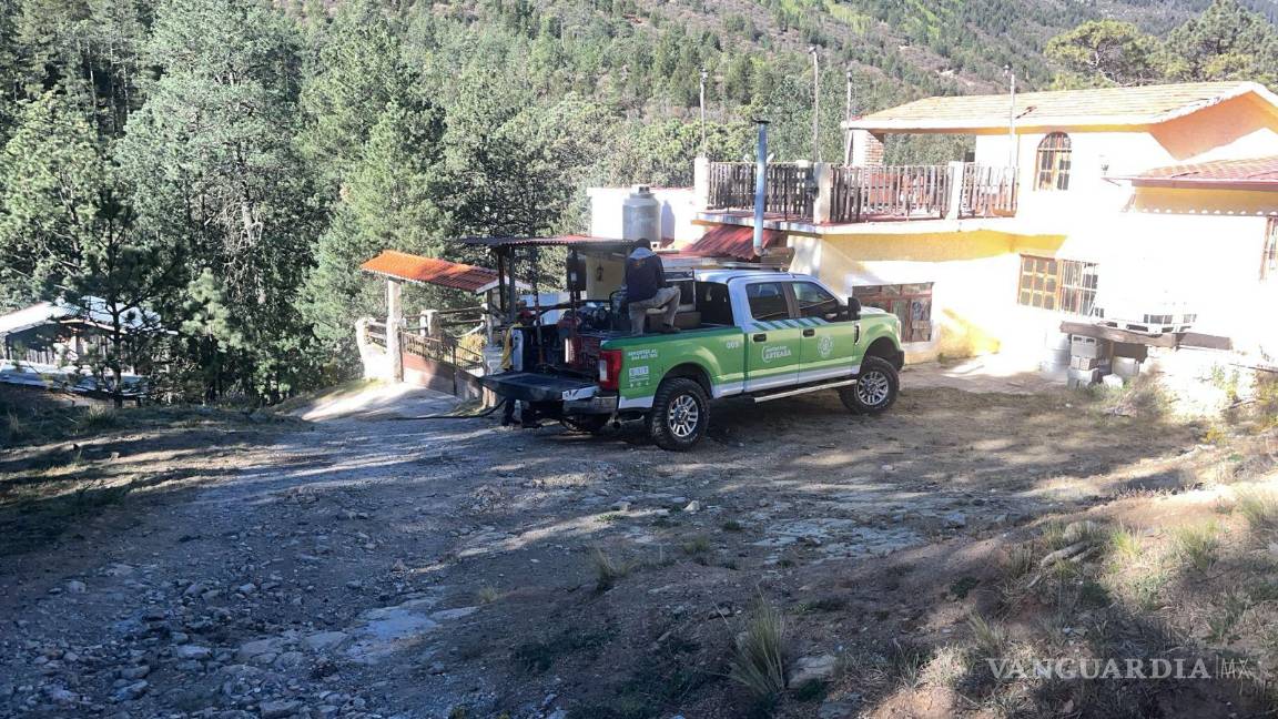 $!Personal especializado inspecciono los daños causados por el cortocircuito en una de las cabañas afectadas.