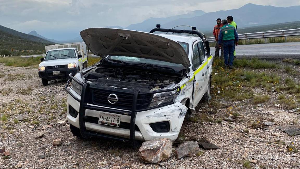 Se le quiebra rótula y vuelca sobre sobre carretera Zacatecas