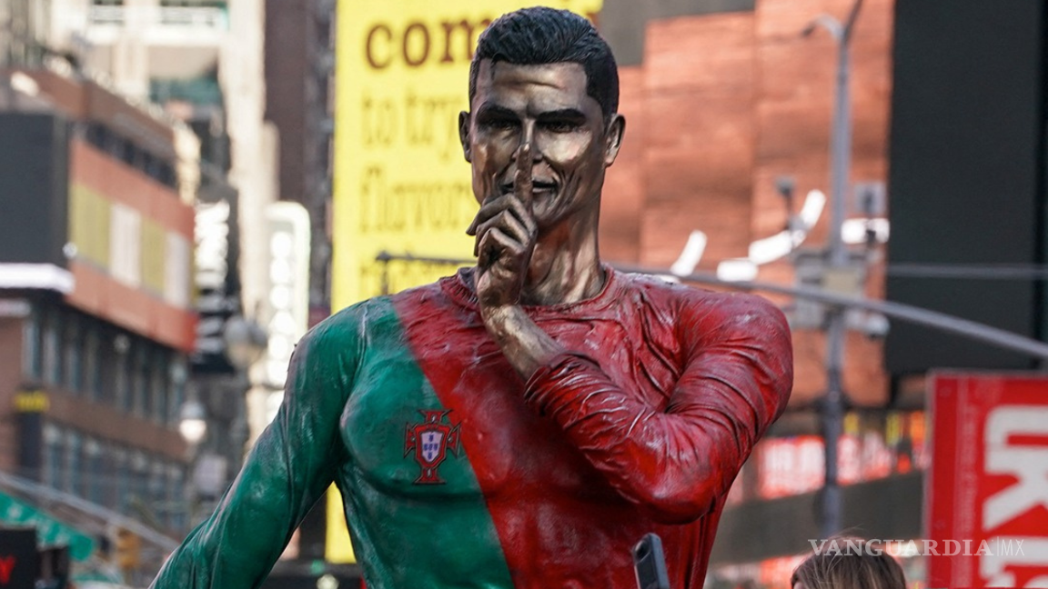 Cristiano Ronaldo cumple 40 años y el mundo lo celebra con estatua en Nueva York