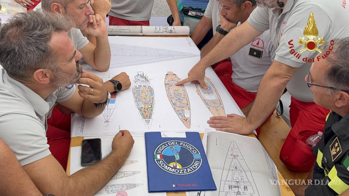 $!Los buzos que buscan a los desaparecidos del naufragio del velero, se enfrentan a dificultades, parecidas a las del crucero Concordia, que se hundió en 2012.