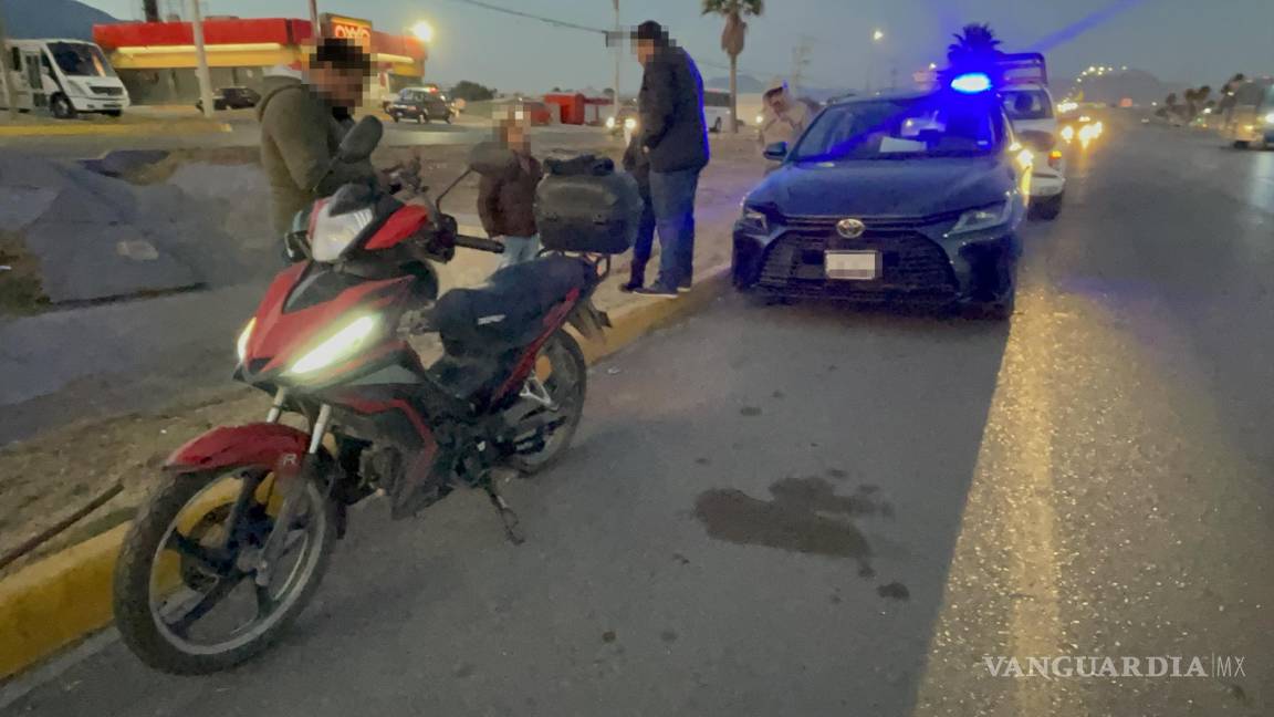 Saltillo: Se cae motociclista tras falla y provoca choque múltiple en el bulevar Fundadores