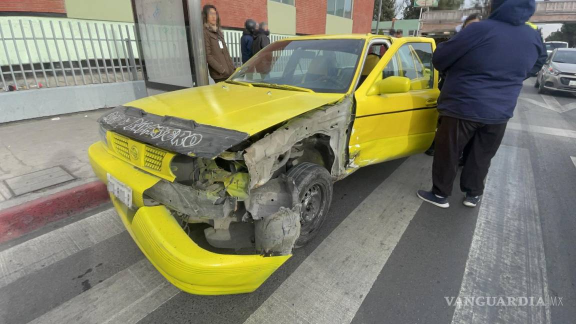 Saltillo: se incorpora sin precaución, choca dos vehículos y provoca volcadura en V. Carranza