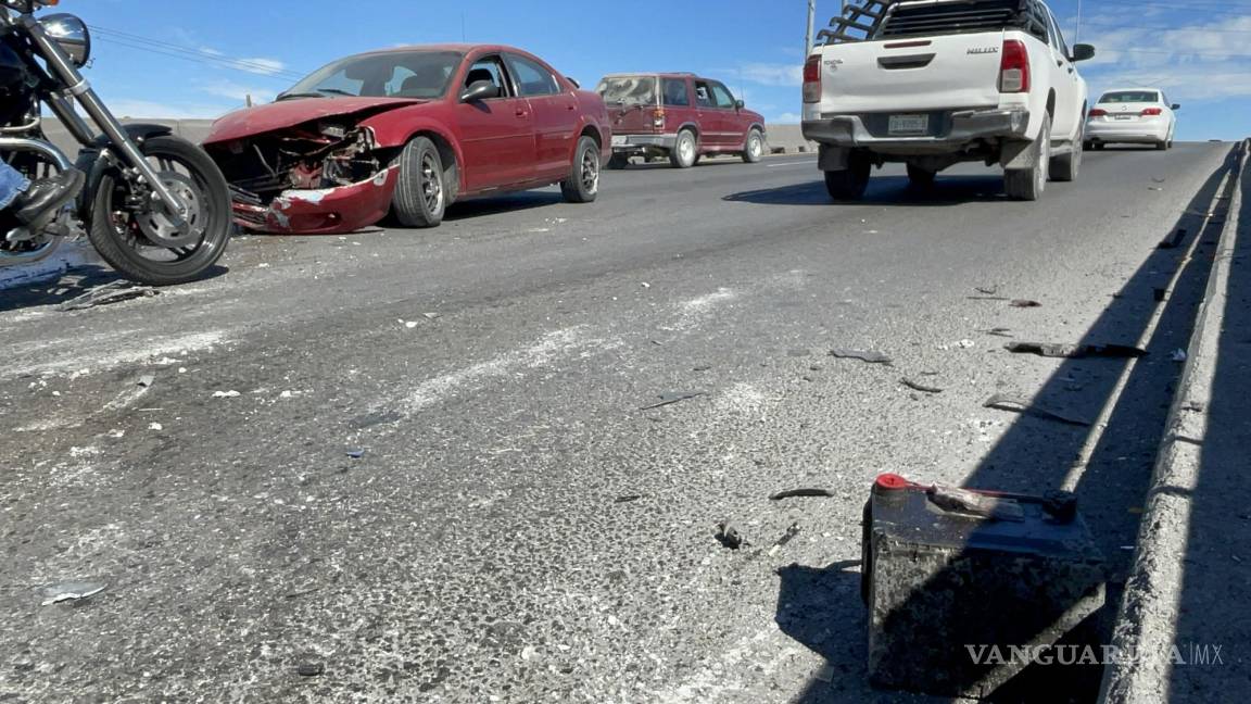 Joven ebrio ‘amanecido’ destroza su auto en el periférico de Saltillo