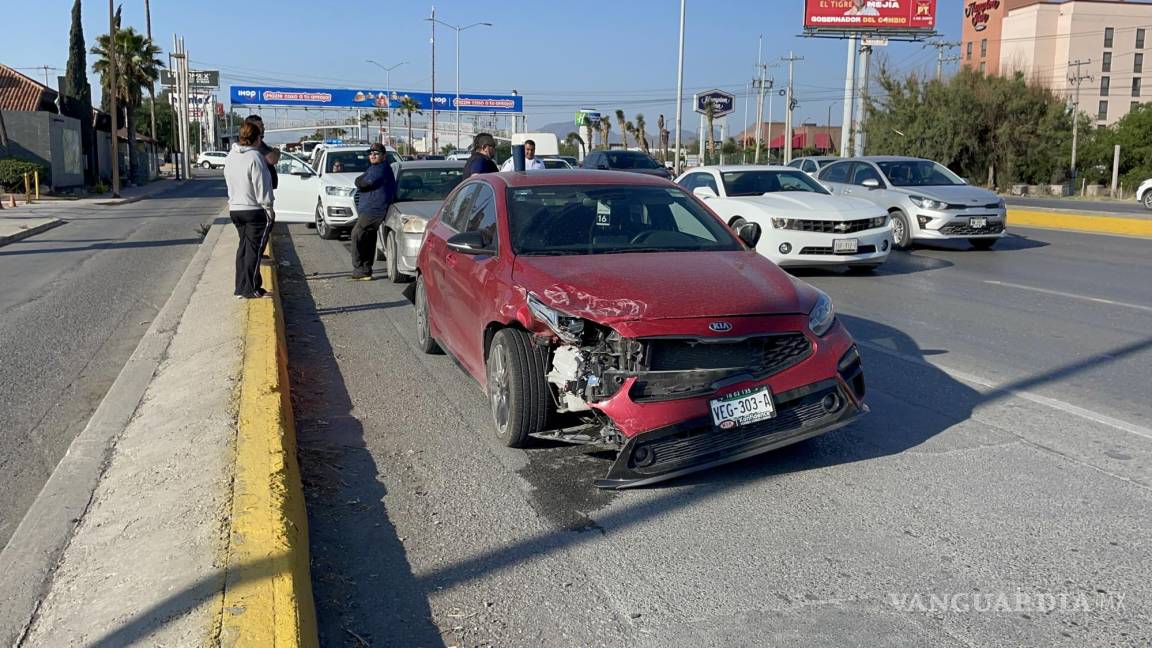 Avanza de más y ocasiona accidente múltiple al norte de Saltillo