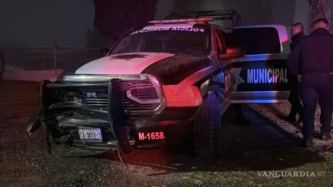 Saltillo: acelerado conductor impacta patrulla en filtro de seguridad; dos oficiales lesionados