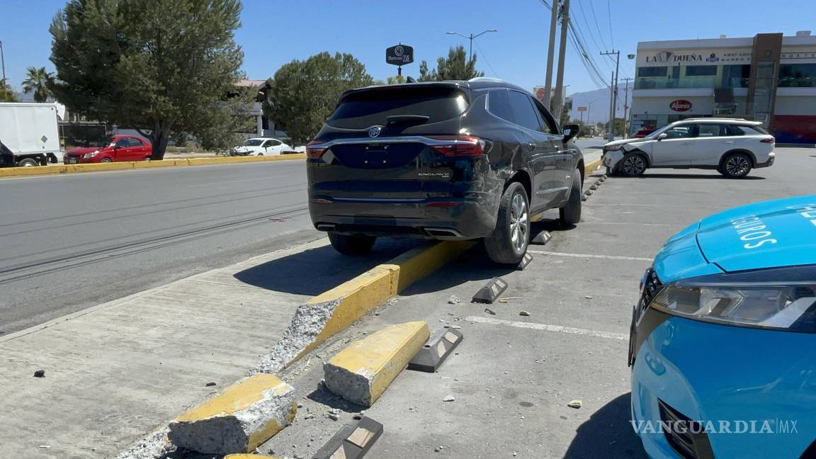 Se cruza sin precaución y termina sobre la banqueta al norte de Saltillo