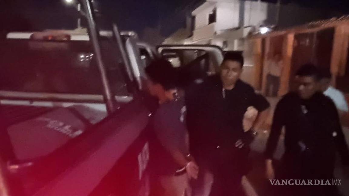 $!Un trabajador del negocio auxilió al afectado y en una moto inició la persecución del ladrón.