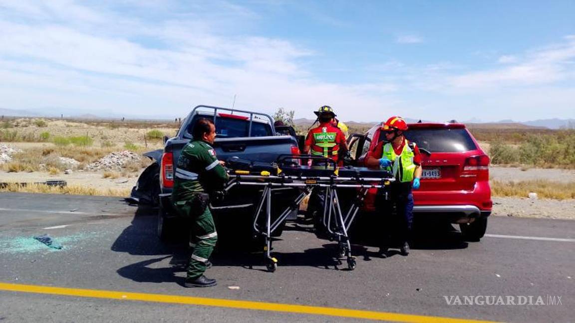 $!El conductor de la Frontier fue llevado a una clínica del ISSSTE para su atención médica.