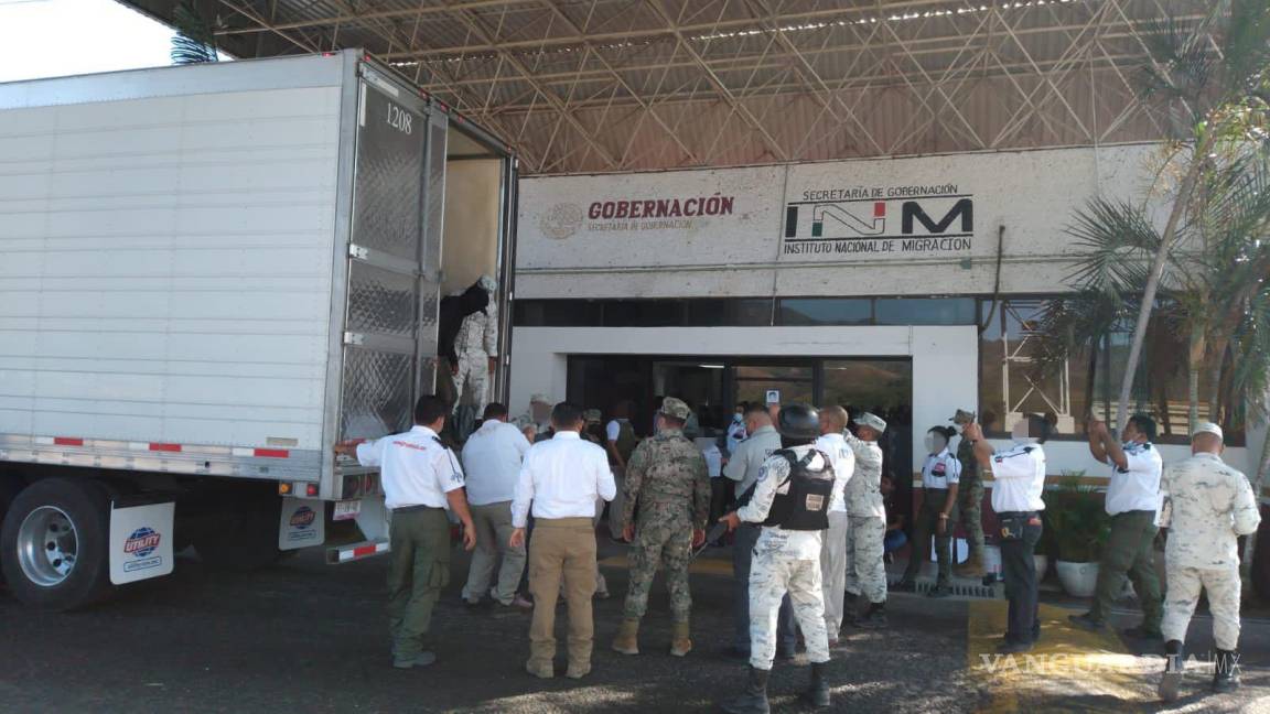 Rescatan a 61 migrantes en Oaxaca dentro de camión; había 9 menores no acompañados