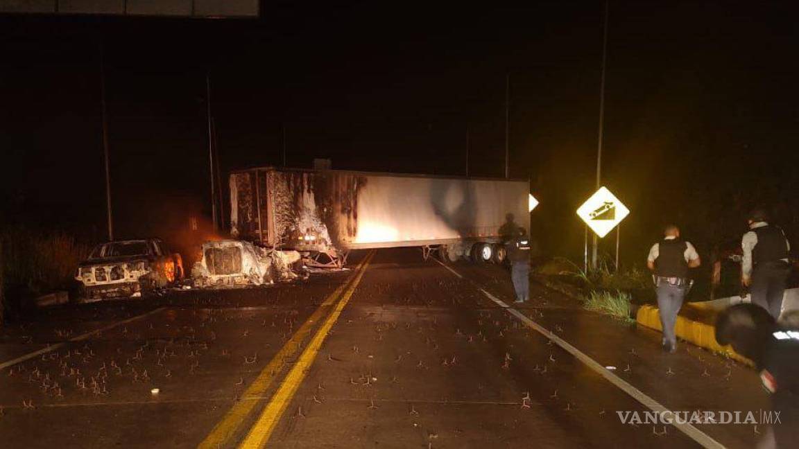 Cierran la Durango-Mazatlán por la violencia en Sinaloa; reportan balaceras y vehículos incendiados