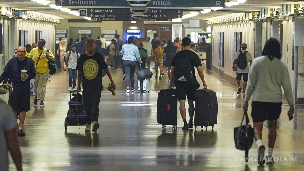 $!En gran parte de los aeropuertos del planeta hubo retrasos en las operaciones.