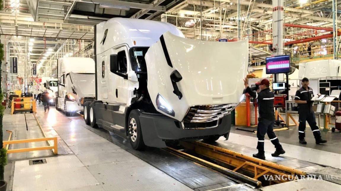 Producción de Freightliner cayó 5.7% en agosto