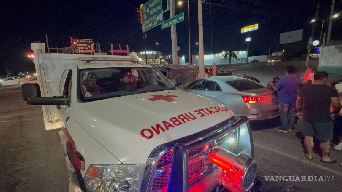 $!El conductor fue valorado por paramédicos en el lugar del accidente y no requirió hospitalización.