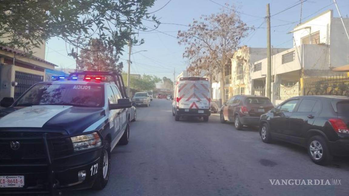 $!Paramédicos del Cuerpo de Bomberos de Ramos Arizpe acudieron al reporte minutos después de las 7:30 horas.