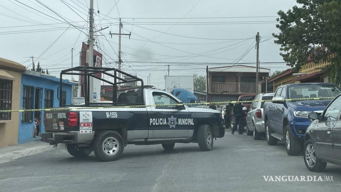 $!El esposo manifestó que cuando regresó del trabajo, alrededor de las 09:00 horas, se dirigió al cuarto de baño ahí encontró a su esposa colgada.