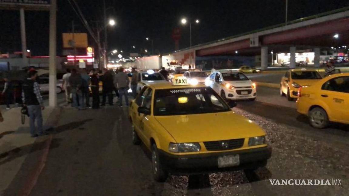 Detienen a taxistas en Saltillo, irrumpieron en delegación policíaca