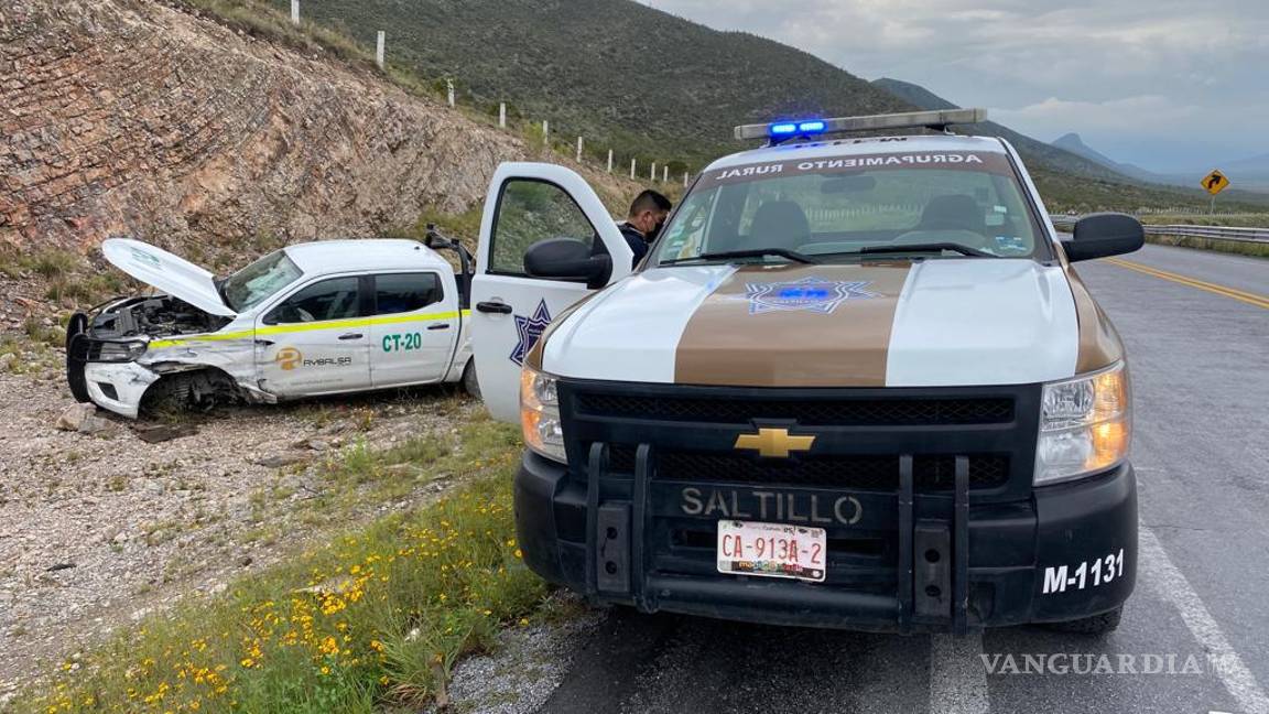 Se le quiebra rótula y vuelca sobre sobre carretera Zacatecas