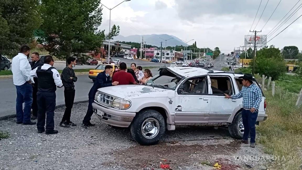 No llegan a fiesta de XV años en Saltillo; familia vuelca en el camino