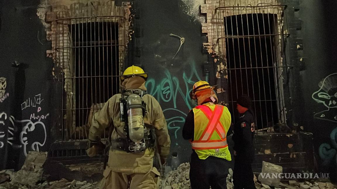 ¡Casa del terror revive en llamas! Indigentes incendian ex museo en el centro de Saltillo