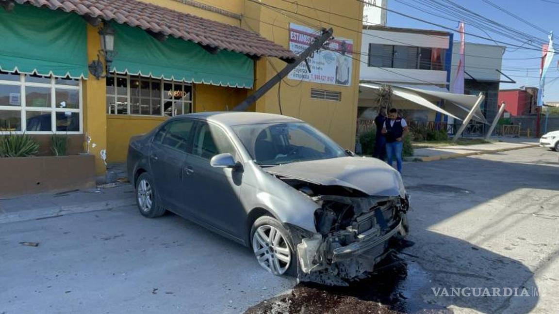 $!Se llamó a la aseguradora para que se hiciera cargo de los daños ocasionados, y las grúas se encargaron de llevar el vehículo a un corralón de la ciudad para su reparación.