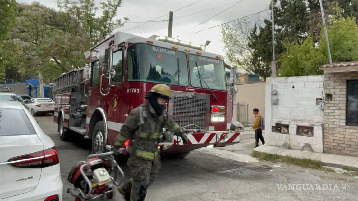 $!Personal de Protección Civil evaluará las condiciones estructurales de la vivienda para determinar si puede seguir siendo habitada tras el siniestro.