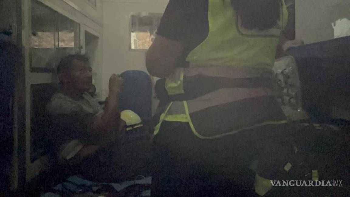 $!Si bien no presentó lesiones visibles, el operador fue llevado a atención médica a un hospital.