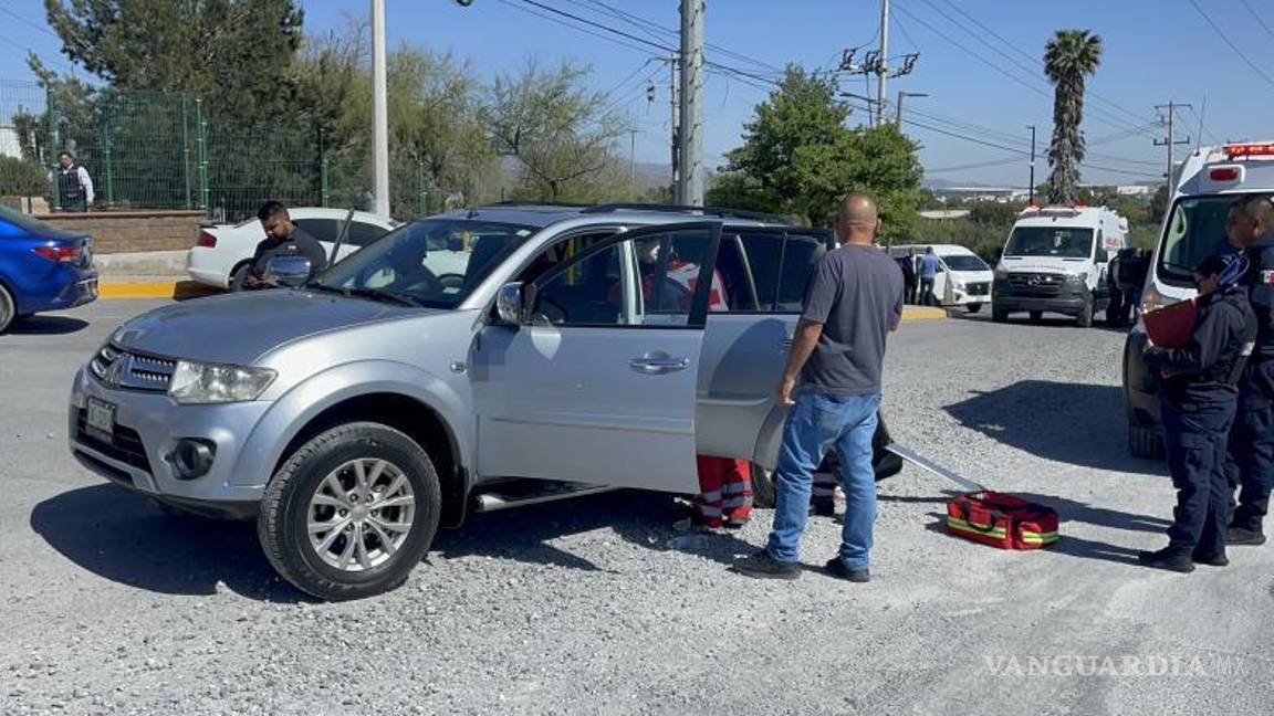 $!La camioneta Mitsubishi Montero, de los pastores que se dirigían a los ejidos cercanos para compartir la palabra de Dios, quedó destrozada tras el impacto en el bulevar Batalla Rcda.