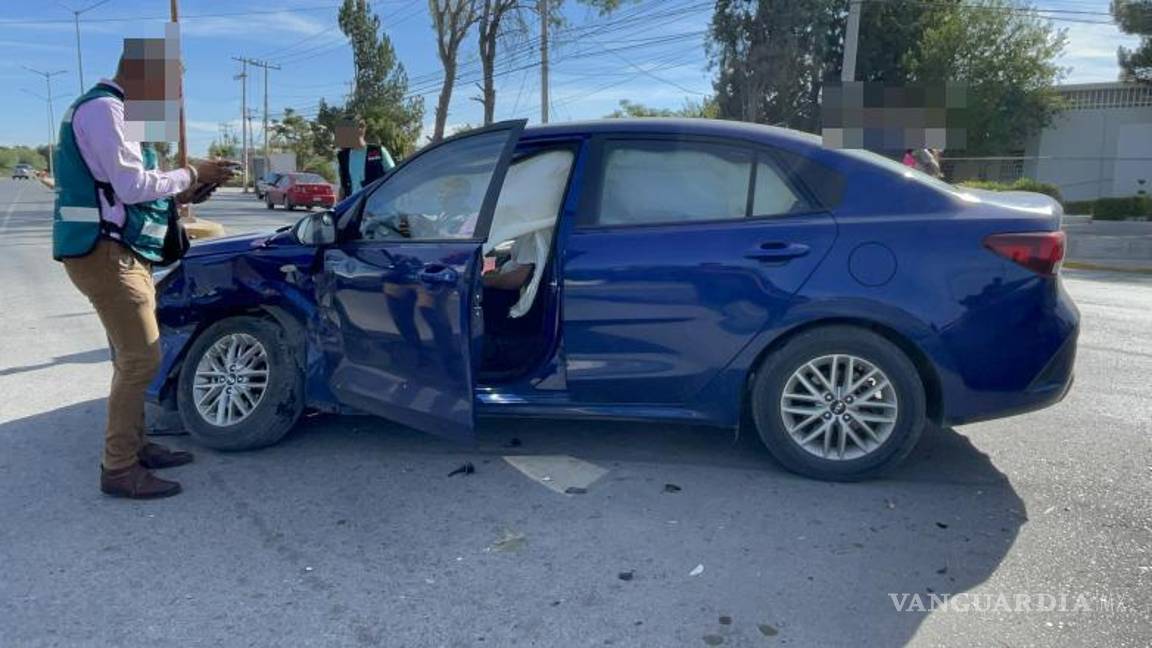 $!Los daños en los vehículos involucrados en el siniestro fueron evidentes tras el impacto.