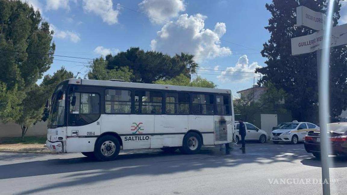$!Elementos de la Policía Municipal acudieron al sitio para tomar conocimiento del siniestro.