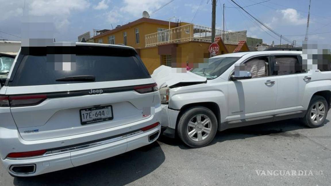 $!El accidente provocó momentáneo congestionamiento en el cruce de Primo de Verdad y Morelos.
